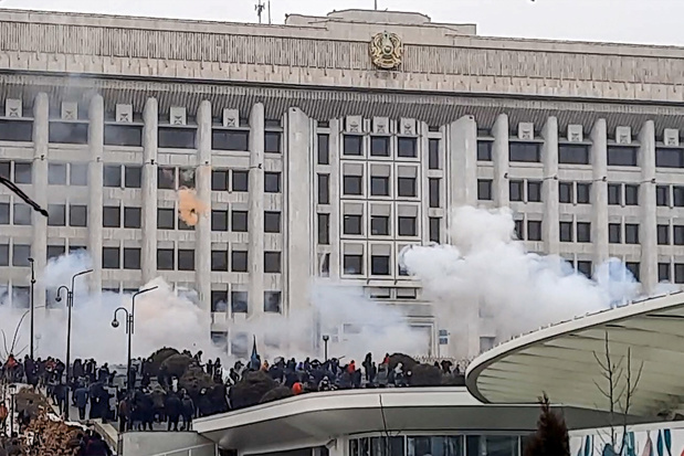 China schaart zich achter Russische interventie na protesten in Kazachstan