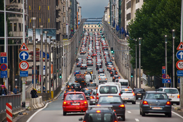 EU-Hof laat stad Brussel toe om strenge emissienormen op te stellen voor voertuigen