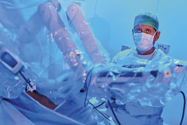 Prostatectomie assistée par robot pour un cancer prostatique oligométastatique