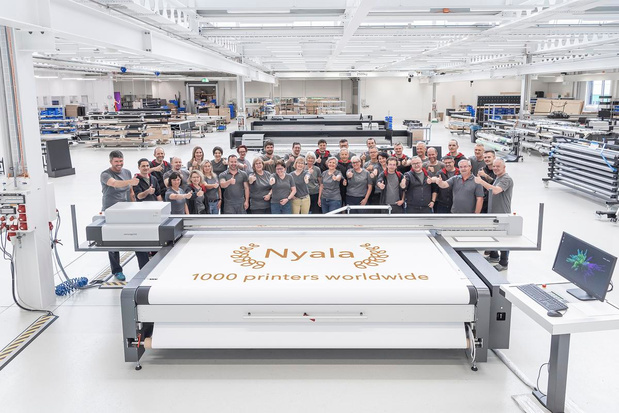SwissQprint verkoopt duizendste Nyala-flatbedprinter