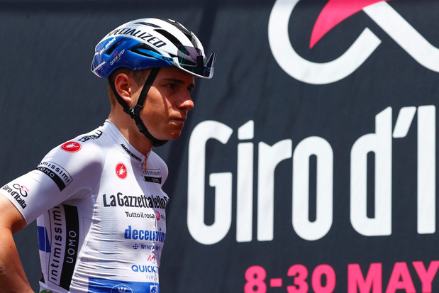 Remco Evenepoel stapt na val uit de Ronde van Italië