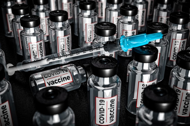 Coronavirus: Washington investit un milliard dans le vaccin mis au point par Moderna