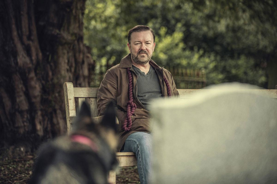 In de succesvolle comedyreeks 'After Life' speelt Ricky Gervais de grootste eikel die hij ooit bedacht