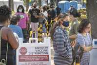 Vaccins anti-Covid: les ados, cible légitime