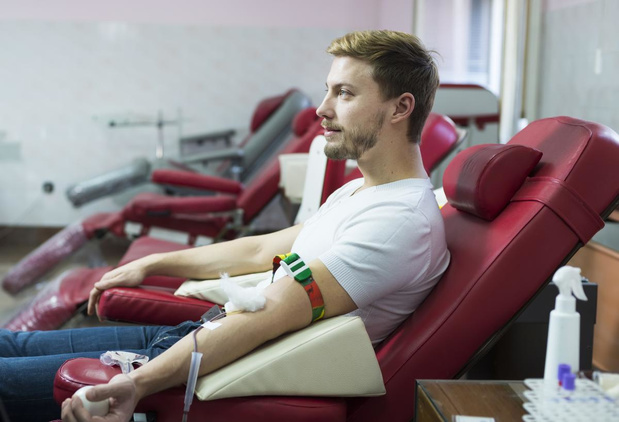 Rode Kruis zoekt bloedplasma van genezen coronamannen