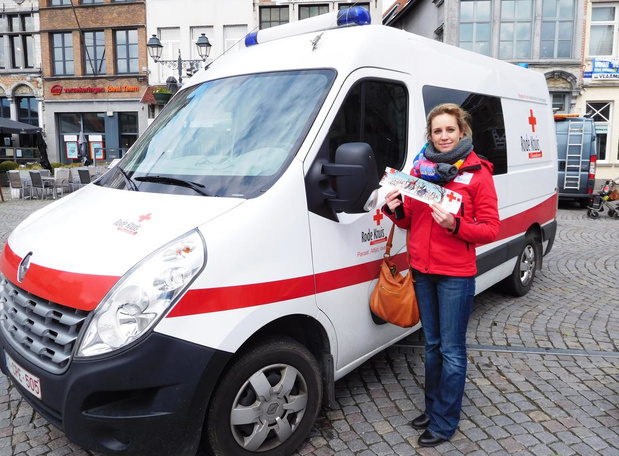 Rode Kruis verdeelt stickers gratis en vraagt steun voor lokale afdelingen