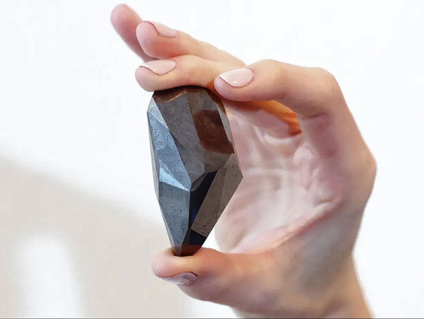 Sotheby's veilt zwarte diamant van 555,55 karaat