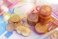 L'euro passe brièvement sous 1,04 dollar, son plus bas niveau depuis 2017