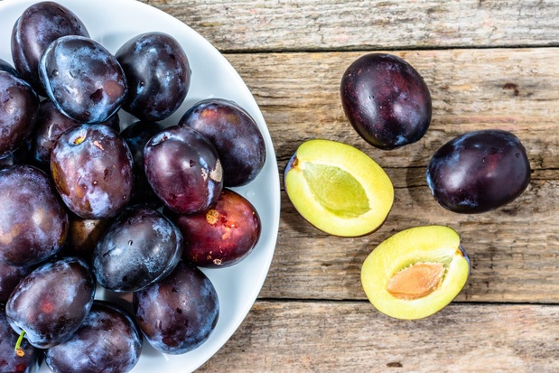 Pourquoi manger des prunes est bon pour lutter contre l'ostéoporose