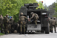 Chasse à l'homme en Flandre: Police et armée passent un périmètre de 20 km au peigne fin