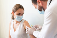 Covid: les personnes non-vaccinées courent deux fois plus de risques d'être réinfectées