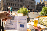 Le parlement bruxellois valide l'usage étendu du Covid Safe Ticket à partir du 15 octobre