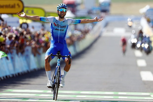 Michael Matthews wint 14e etappe Tour de France na lange ontsnapping
