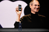 Dix ans après la disparition de Steve Jobs: Apple, de la magie à la machine à profits