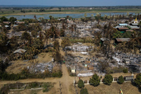 Des centaines de maisons incendiées par les troupes de la junte en Birmanie