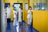 Les hôpitaux belges, secoués par la pandémie, sont néanmoins dans le vert grâce aux aides fédérales