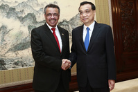 Le chef de l'OMS s'entretient avec le Premier ministre chinois à propos du Covid