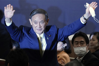 Japon: Yoshihide Suga remporte l'élection du parti au pouvoir pour remplacer Abe