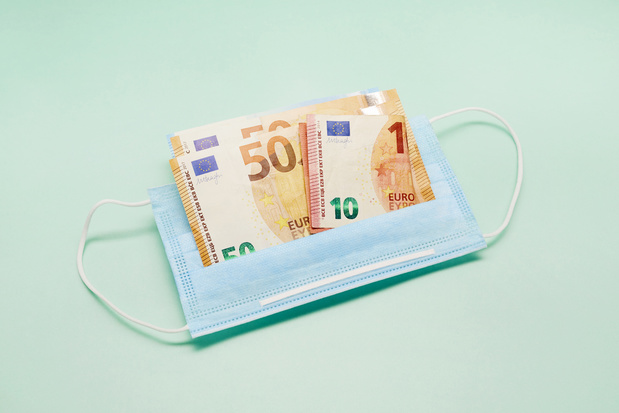 La crise du coronavirus a déjà coûté au moins 3.160 euros par Belge
