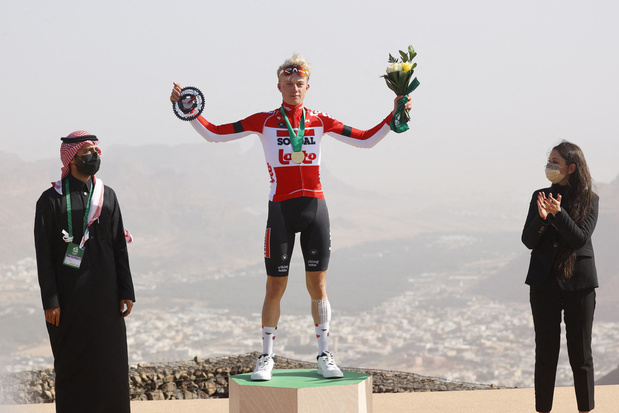 Le Belge Maxim Van Gils remporte le Tour d'Arabie saoudite: "c'est un sentiment très spécial"