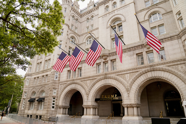 Donald Trump vend son hôtel à Washington, et avec lui une forme d'influence