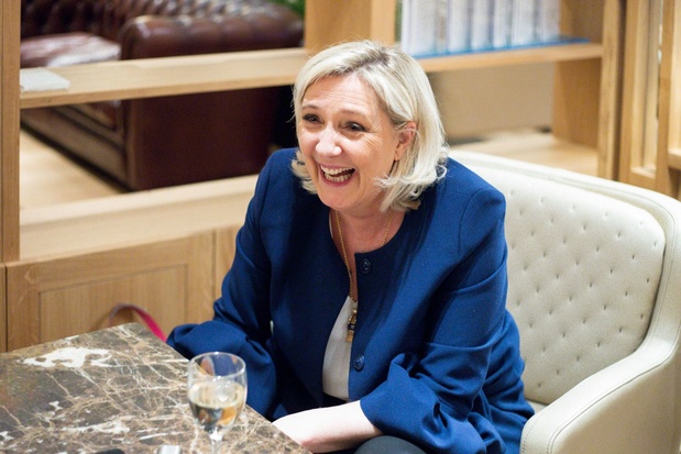 Le Pen moet Europees parlement 300.000 euro terugbetalen in zaak rond valse medewerkster
