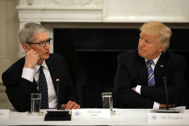 Le directeur d'Apple explique à Donald Trump les effets des taxes d'importation