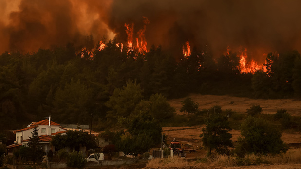 Les incendies de Grèce continuent de gagner du terrain