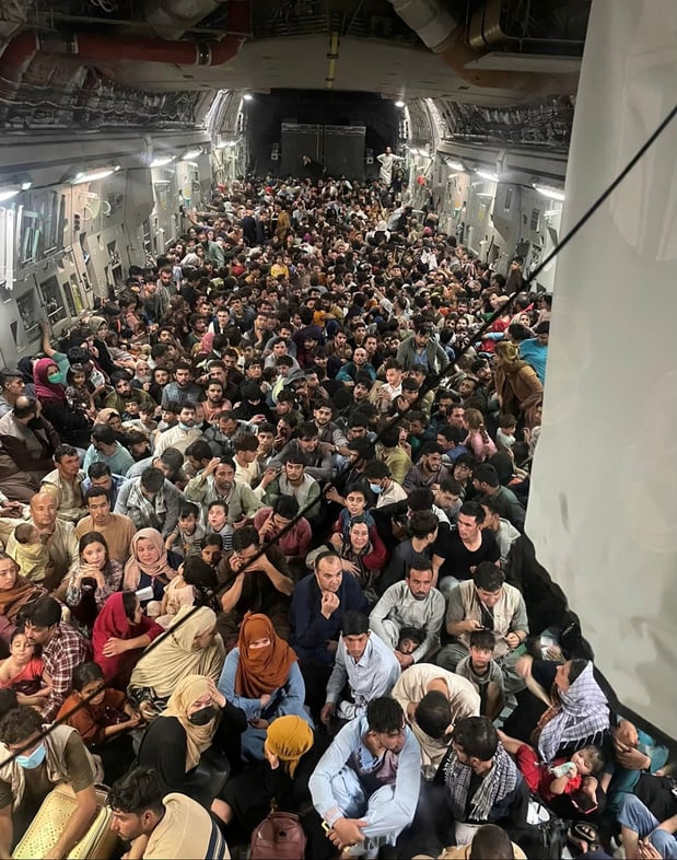 640 à bord d'un avion US au lieu de 150: l'image forte du chaos en Afghanistan