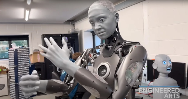 Un robot humanoïde aux expressions faciales réalistes (vidéo)