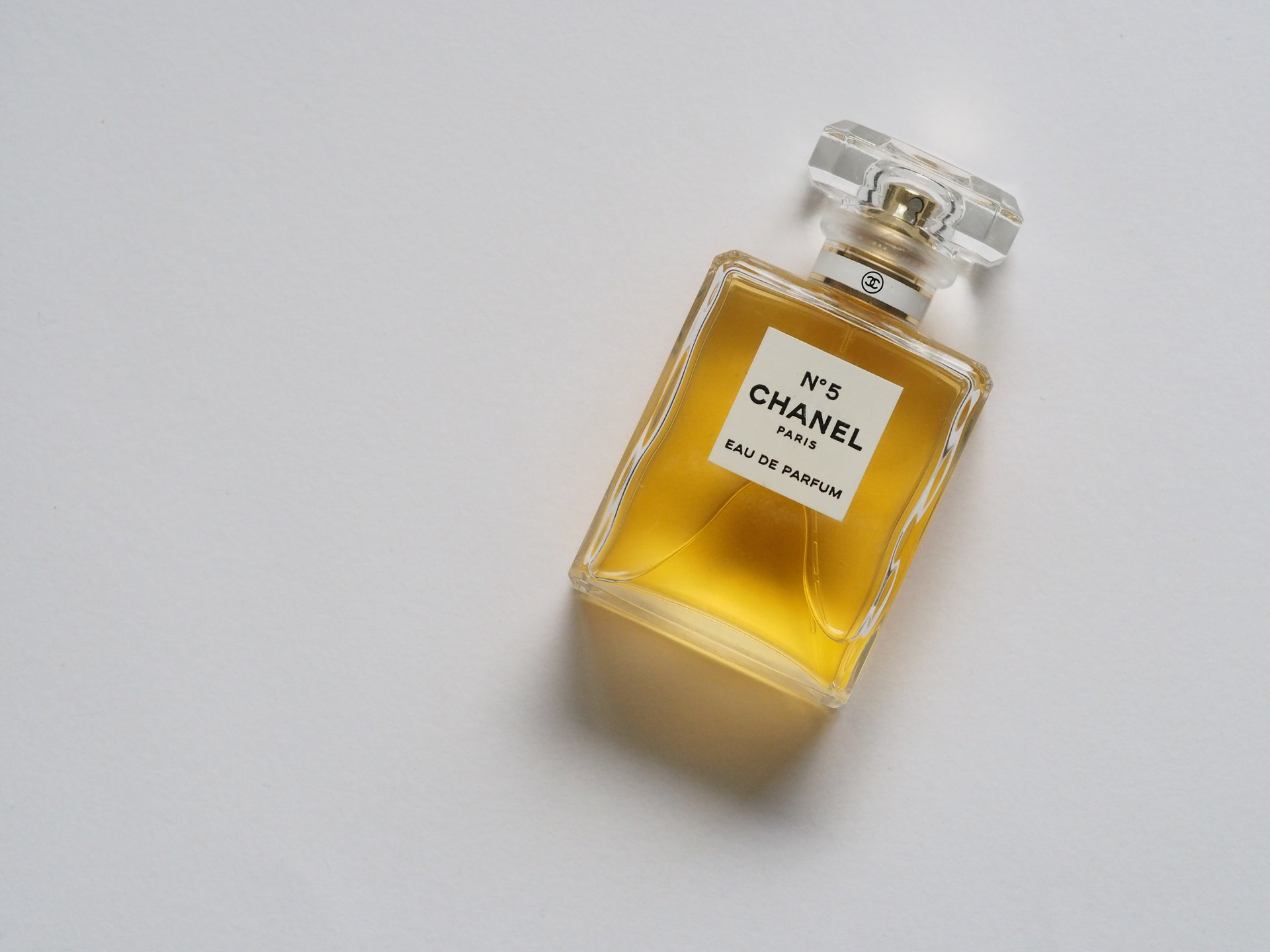 vijand procent Tegenhanger Chanel N°5 bestaat 100 jaar: 25 weetjes over dit iconische parfum - Beauty  - Knack Weekend