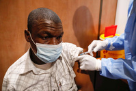 Covid: l' Afrique va recevoir 25% de vaccins en moins que ce qui était prévu