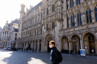 Bruxelles: les bourgmestres demandent des règles claires pour le contrôle du Covid Safe Ticket