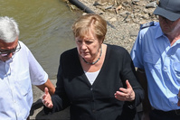 Inondations: Merkel face à une dévastation 