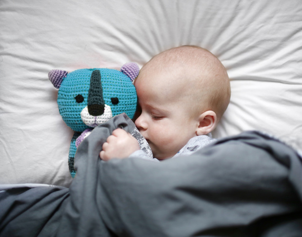 Een baby die 's nachts goed slaapt, loopt minder risico op overgewicht