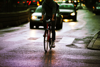Les cyclistes qui circulent sans éclairage, dangereux mais aussi irritant