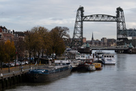 Il n'est pas encore question de démonter un pont historique de Rotterdam pour laisser passer le yacht de Bezos