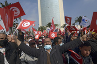 Un homme se tue en s'immolant par le feu en plein Tunis