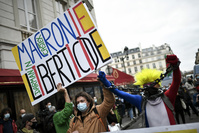 France : polémique autour d'une loi controversée limitant la diffusion d'images de policiers