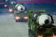 La Corée du Nord dévoile un missile balistique intercontinental géant
