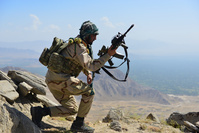 Les talibans disent contrôler tout l'Afghanistan, Massoud appelle à un 