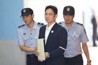 Corruption en Corée du Sud: 2,5 ans de prison pour l'héritier de Samsung