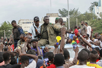 Coup d'état au Mali: le président Keïta démissionne et annonce la dissolution du gouvernement