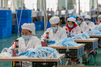 En Chine, les fabricants de masques font grise mine