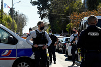 Une fonctionnaire de police tuée à coups de couteau en France: le parquet antiterroriste saisi