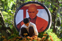 Vietnam: dernier adieu au moine Thich Nhat Hanh, grande figure du bouddhisme