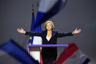 Présidentielle française: Valérie Pécresse à la peine après un meeting très critiqué