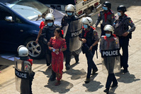 Tirs de balles en caoutchouc contre des manifestants à Rangoun