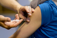 Vaccins Pfizer et Moderna: une étude confirme le risque de myocardite et péricardite