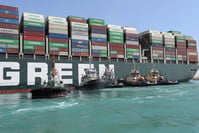 Canal de Suez paralysé: le porte-conteneurs géant remis à flot, le trafic peut reprendre (video)